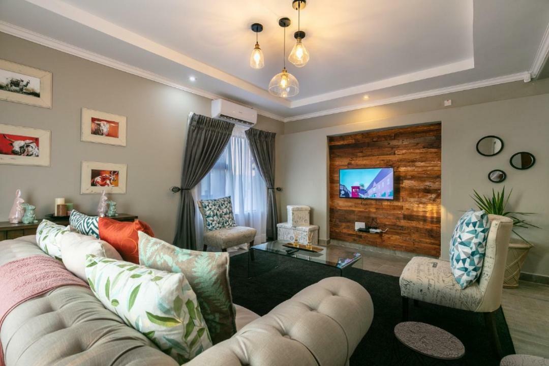 Gemstone Suites Jwaneng ภายนอก รูปภาพ