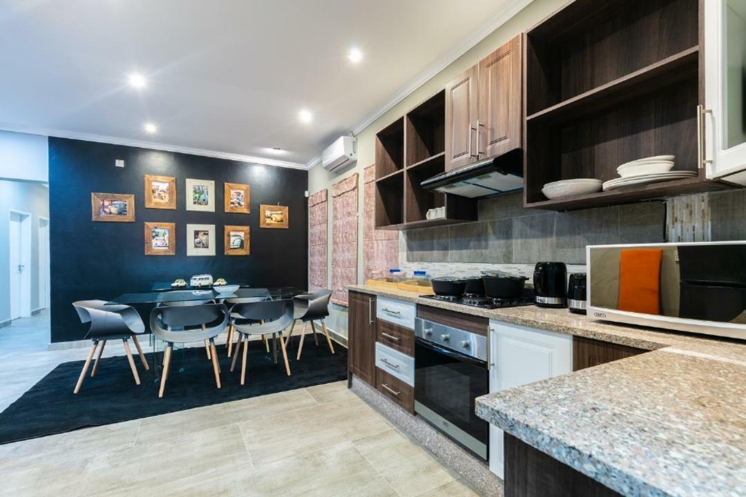 Gemstone Suites Jwaneng ภายนอก รูปภาพ