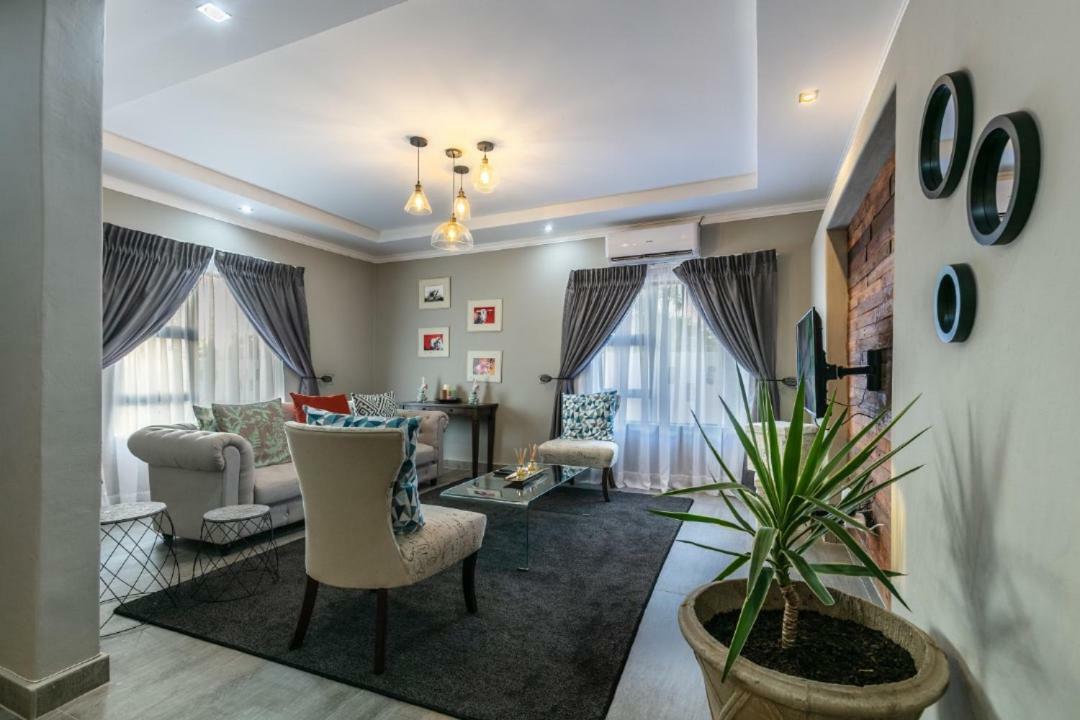 Gemstone Suites Jwaneng ภายนอก รูปภาพ