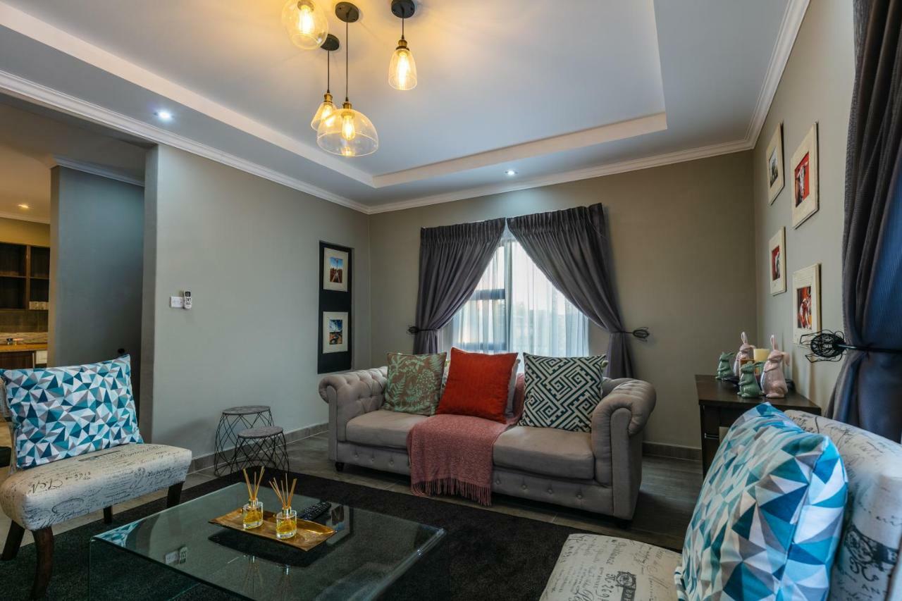 Gemstone Suites Jwaneng ภายนอก รูปภาพ